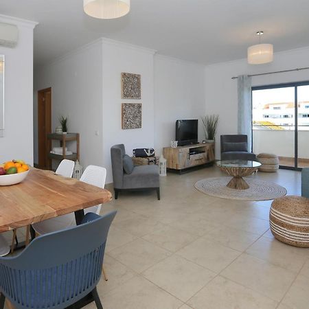 3 Bedroom Apartment With Indoor Pool Central Lagos Extérieur photo