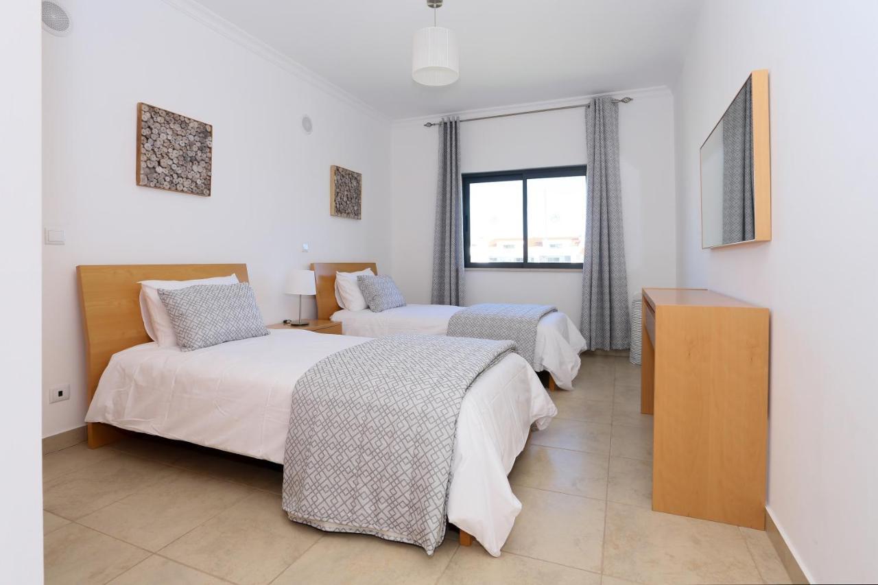 3 Bedroom Apartment With Indoor Pool Central Lagos Extérieur photo