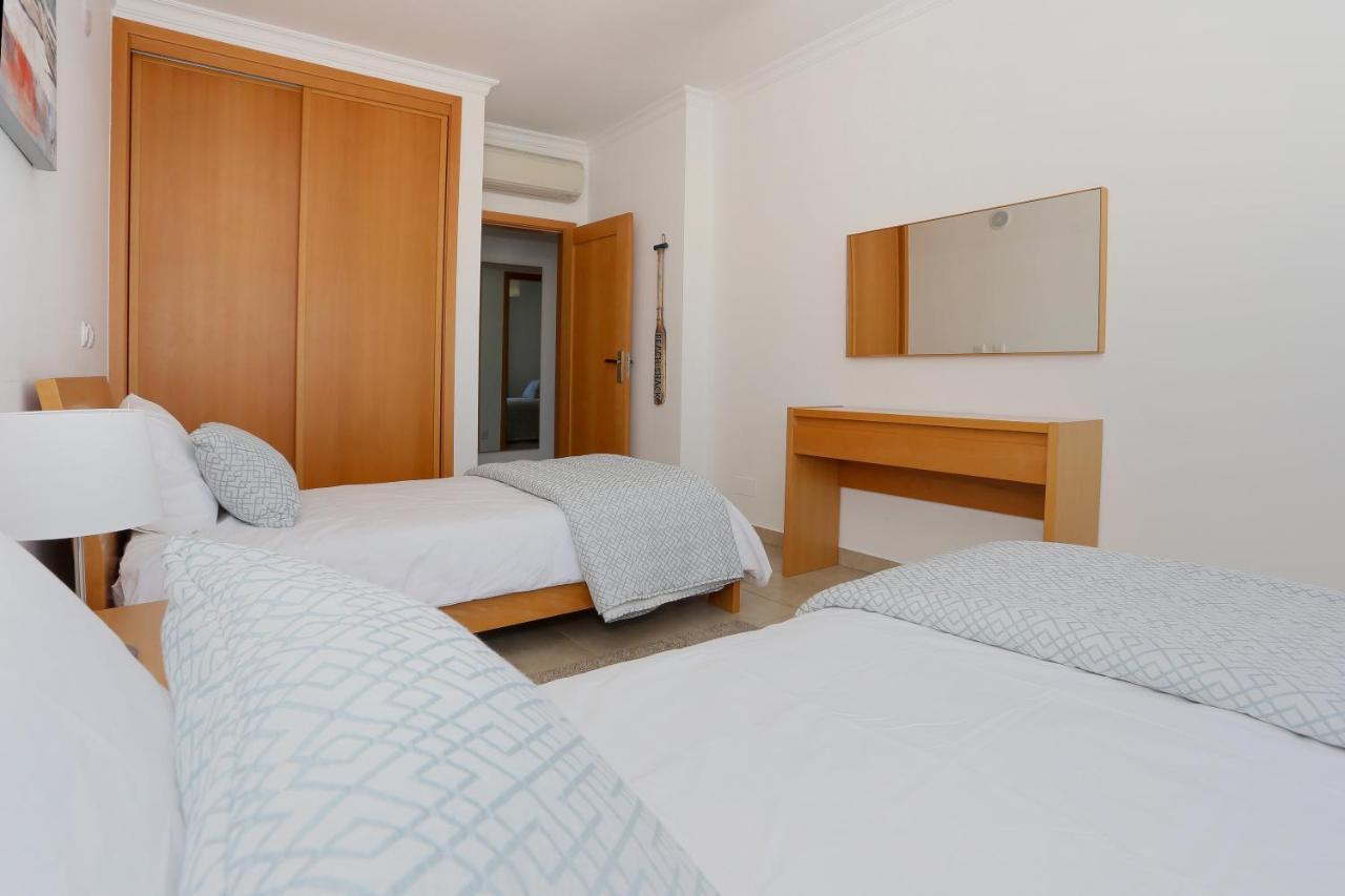 3 Bedroom Apartment With Indoor Pool Central Lagos Extérieur photo