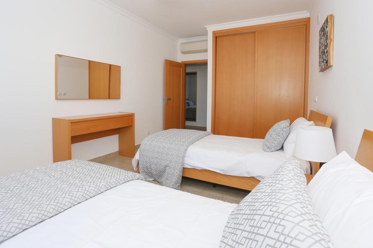 3 Bedroom Apartment With Indoor Pool Central Lagos Extérieur photo