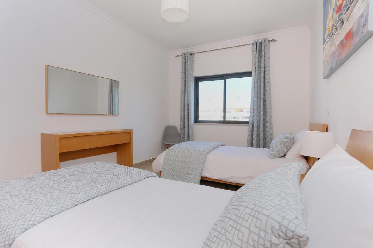 3 Bedroom Apartment With Indoor Pool Central Lagos Extérieur photo
